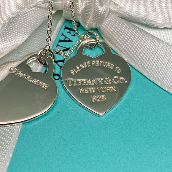 New Tiffany & Co small double heart red enamel necklace Return to Tiffany - Picture 4 of 9
